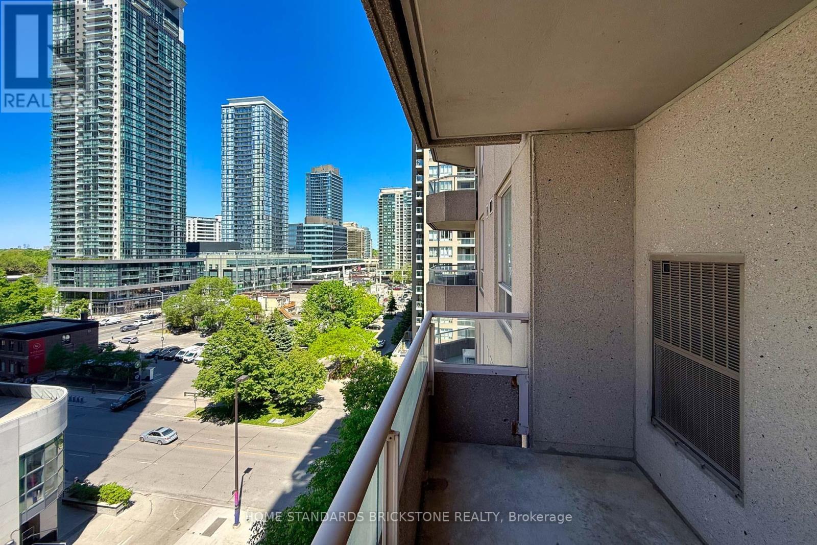 #909 35 EMPRESS AVENUE - 24