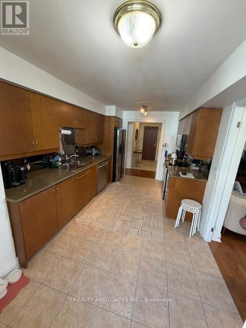 #506 18 KENASTON GARDENS NE - 15