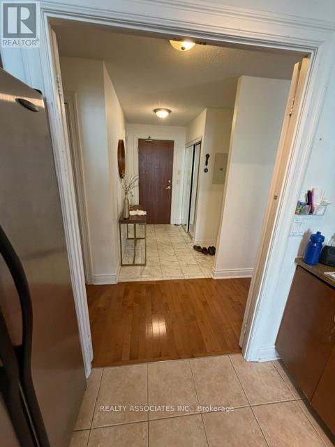 #506 18 KENASTON GARDENS NE - 7