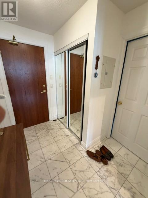 #506 18 KENASTON GARDENS NE - 8