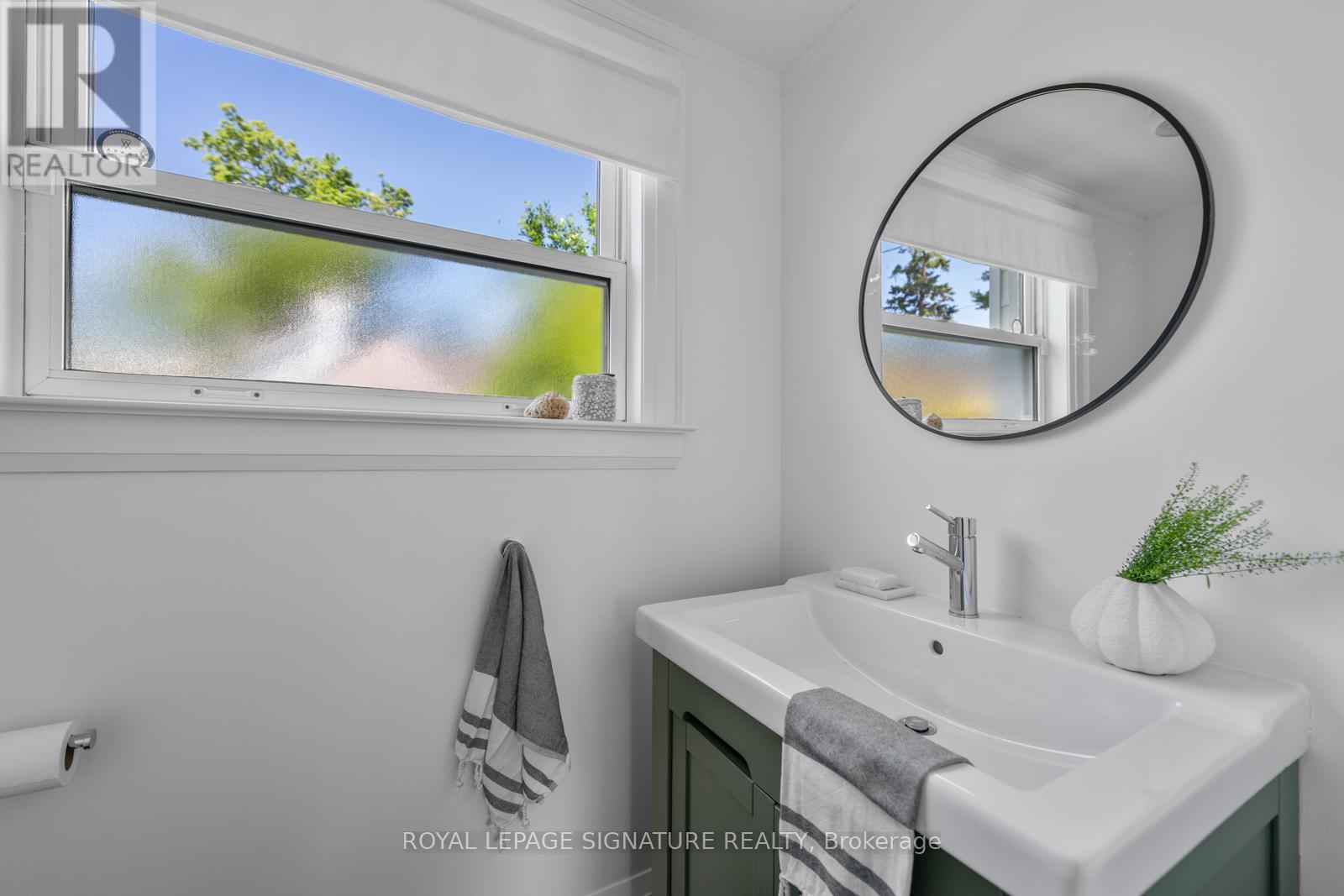4 KIMBERLEY AVENUE - 21