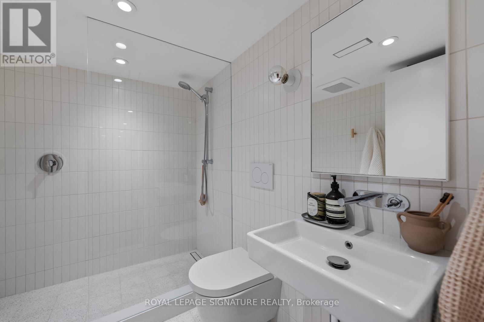 4 KIMBERLEY AVENUE - 32