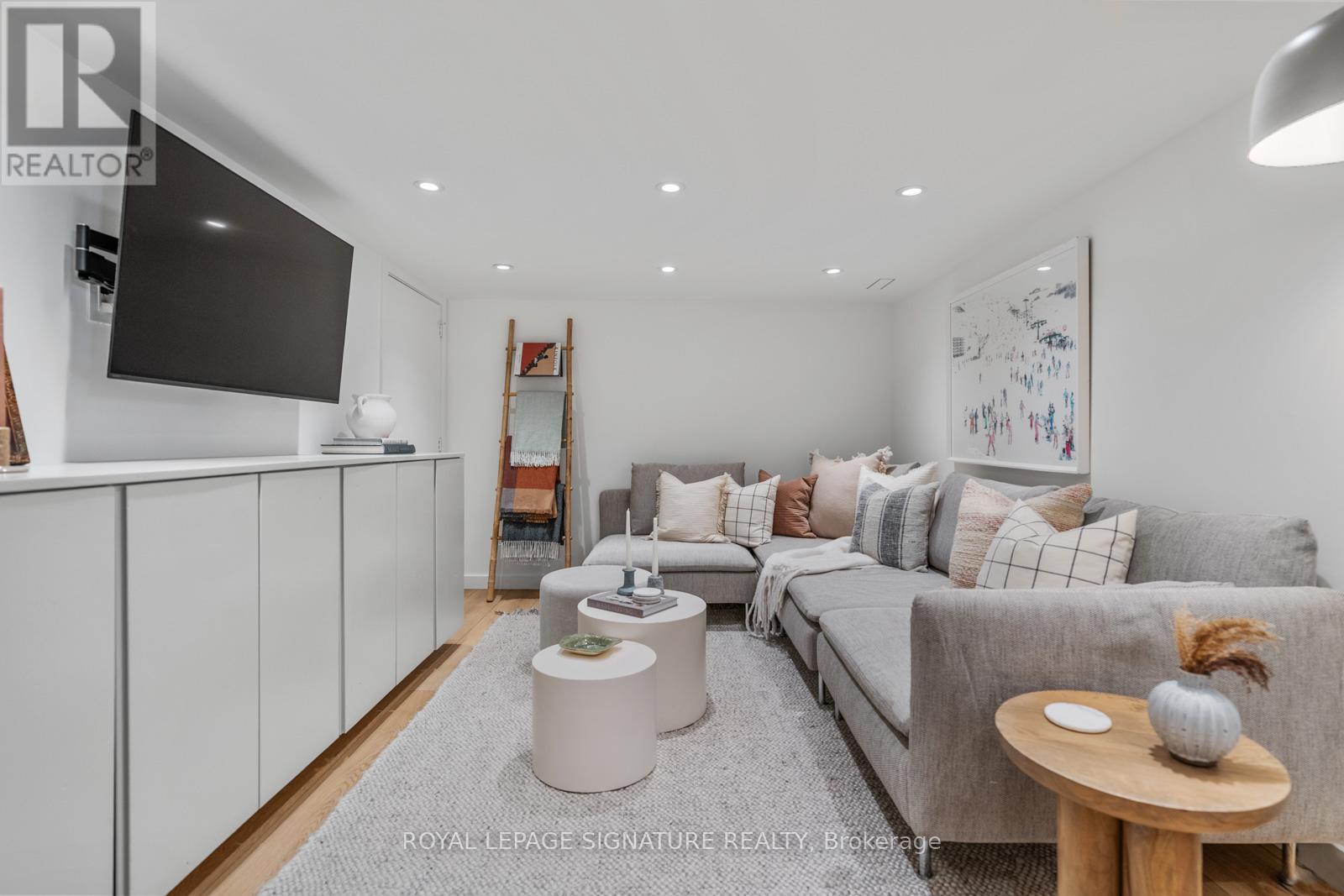 4 KIMBERLEY AVENUE - 34