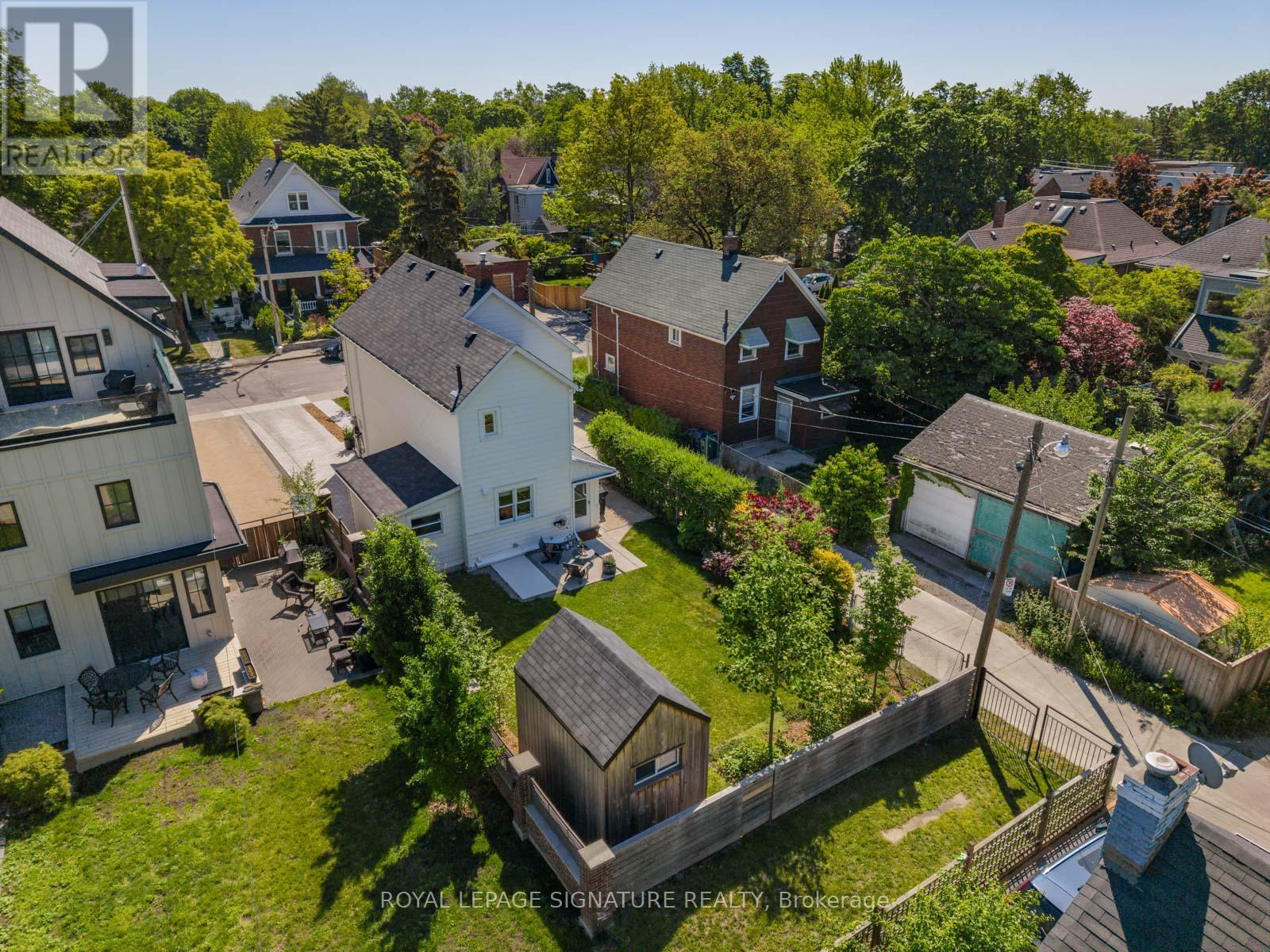 4 KIMBERLEY AVENUE - 44