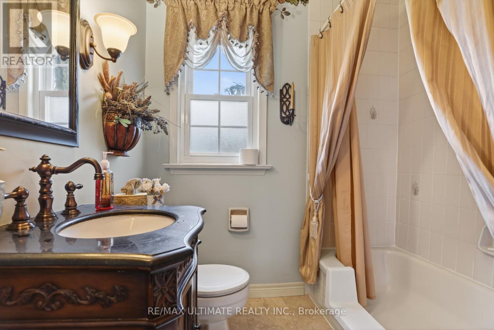 20 CORINNE CRESCENT - 14