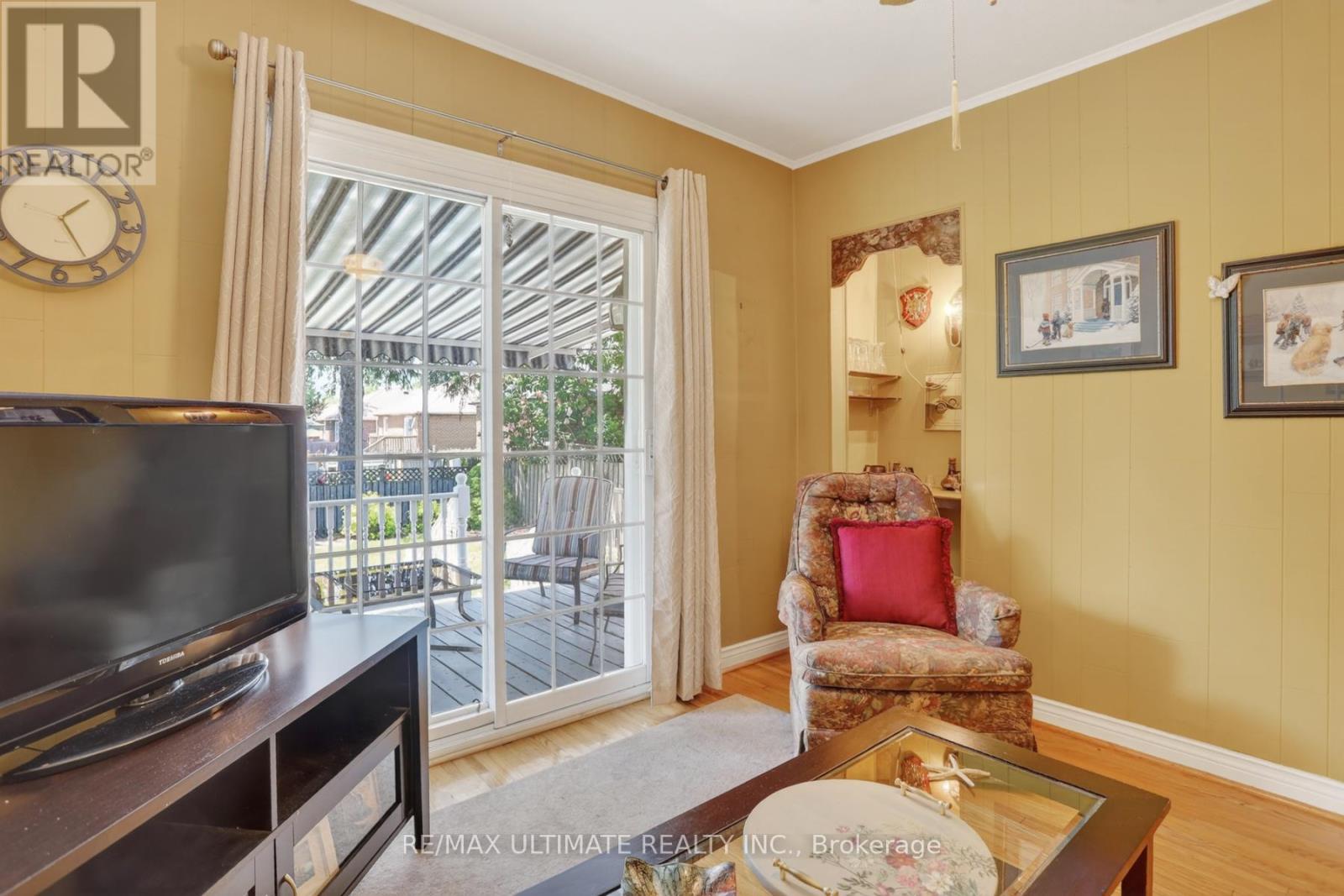 20 CORINNE CRESCENT - 18