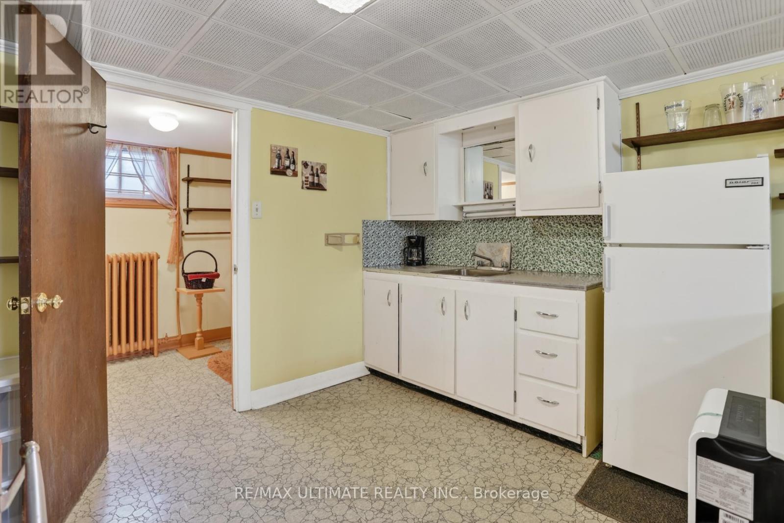 20 CORINNE CRESCENT - 28