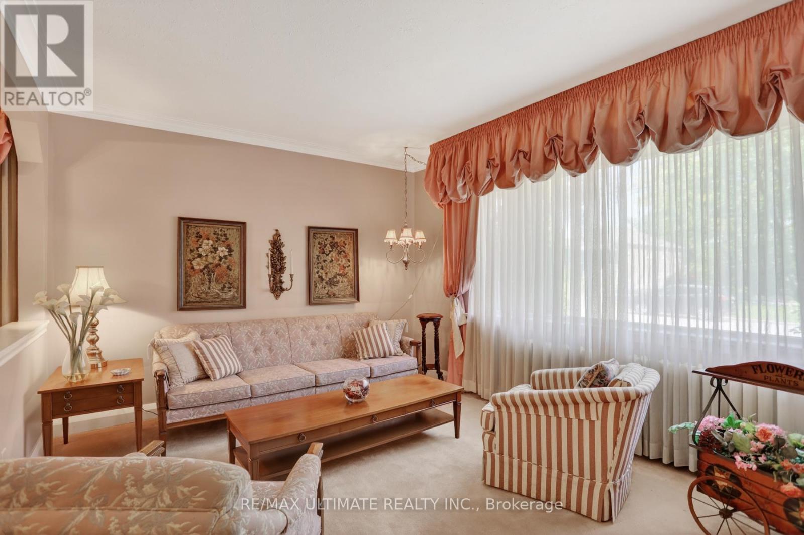 20 CORINNE CRESCENT - 37