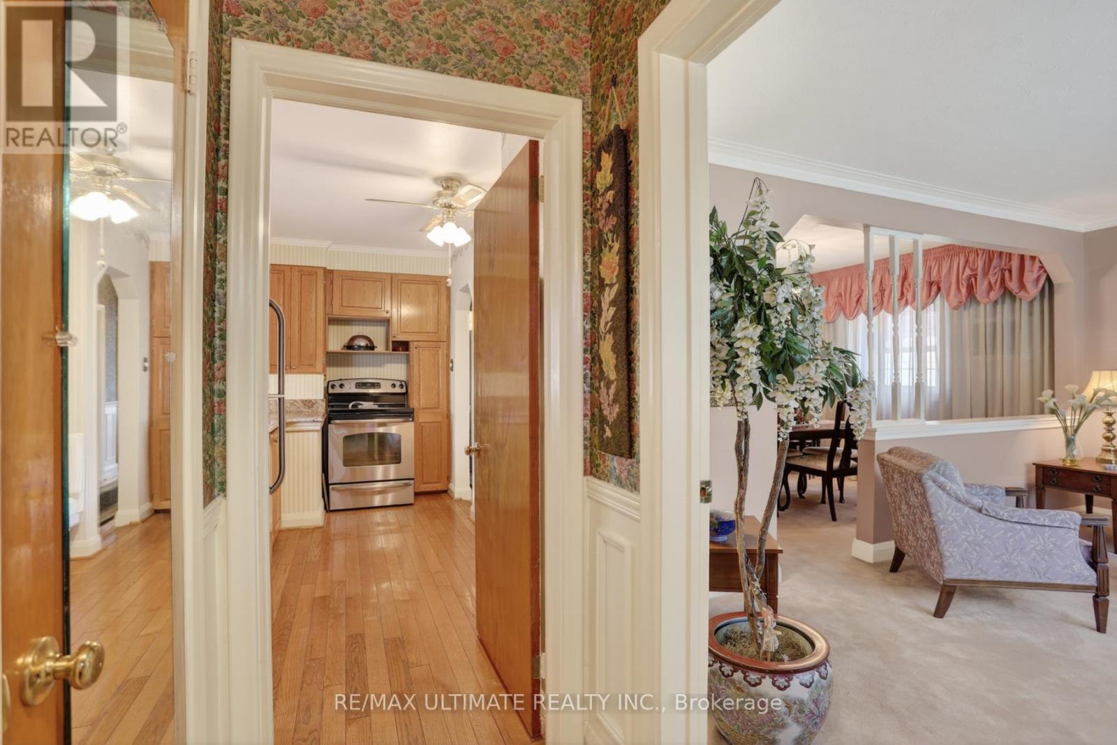 20 CORINNE CRESCENT - 5