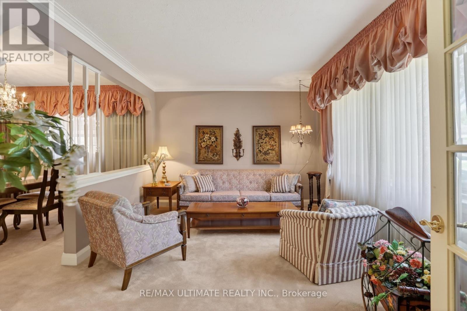 20 CORINNE CRESCENT - 6