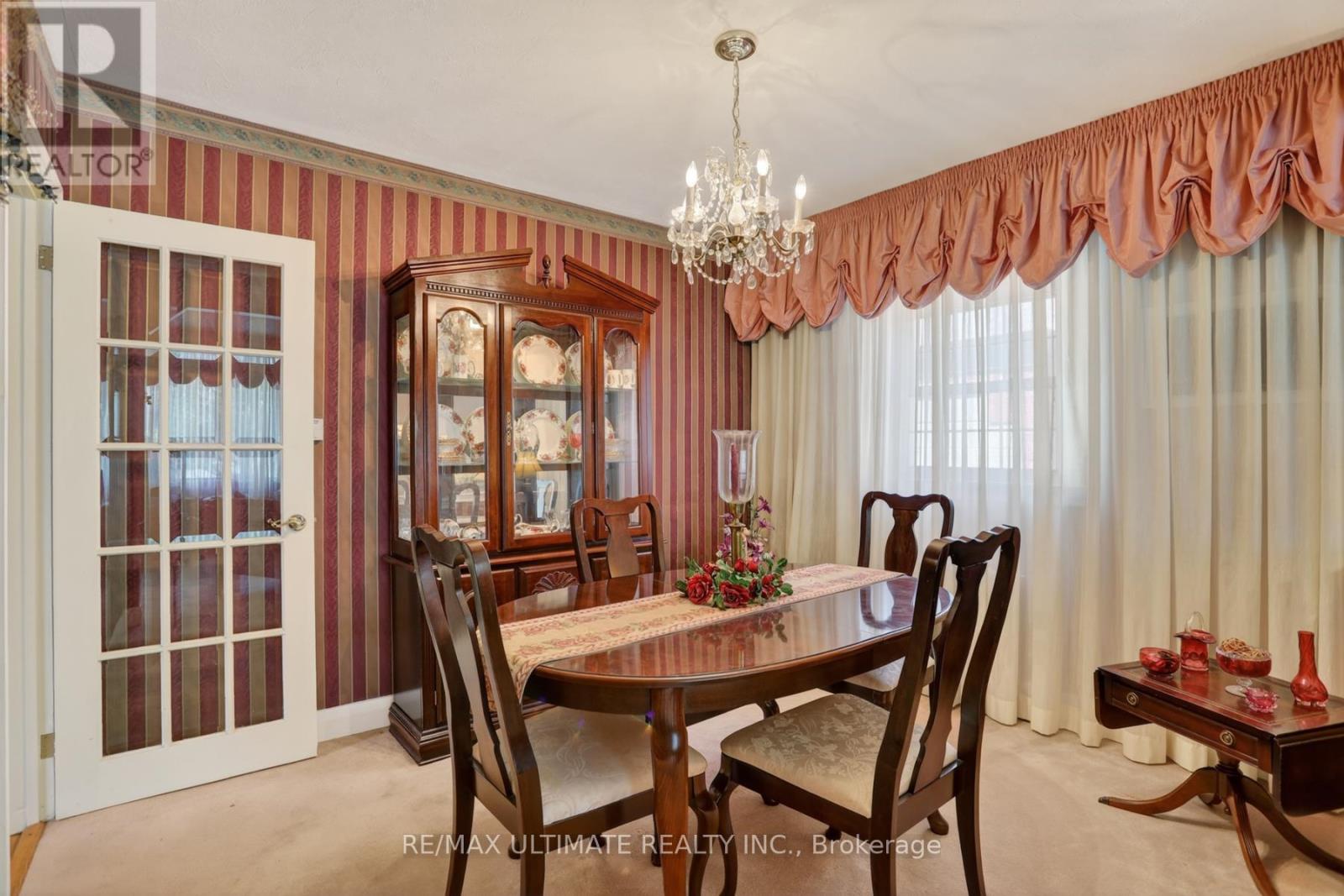 20 CORINNE CRESCENT - 7