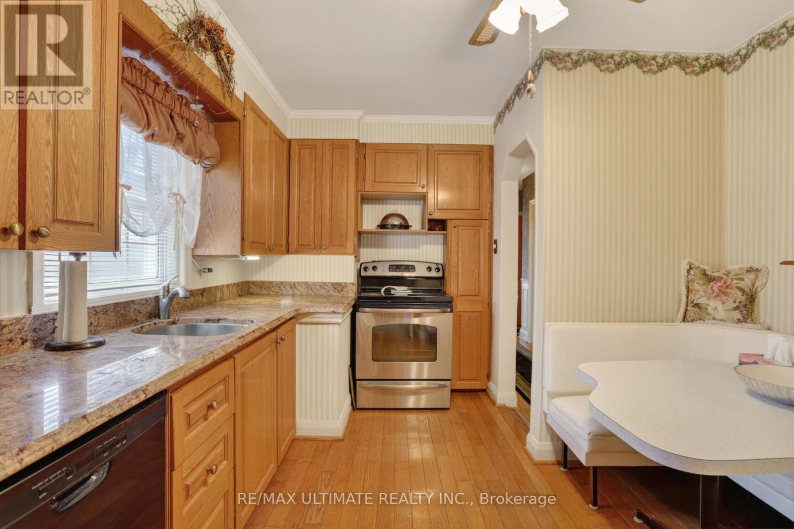 20 CORINNE CRESCENT - 9