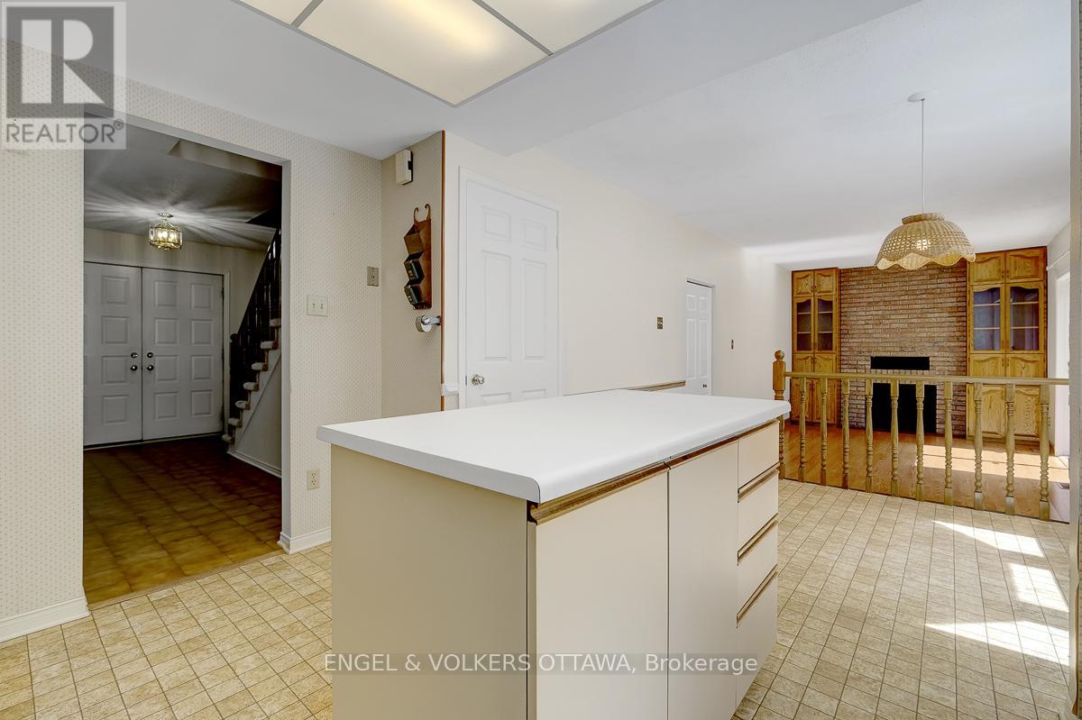 210 CYPRESS COURT - 16