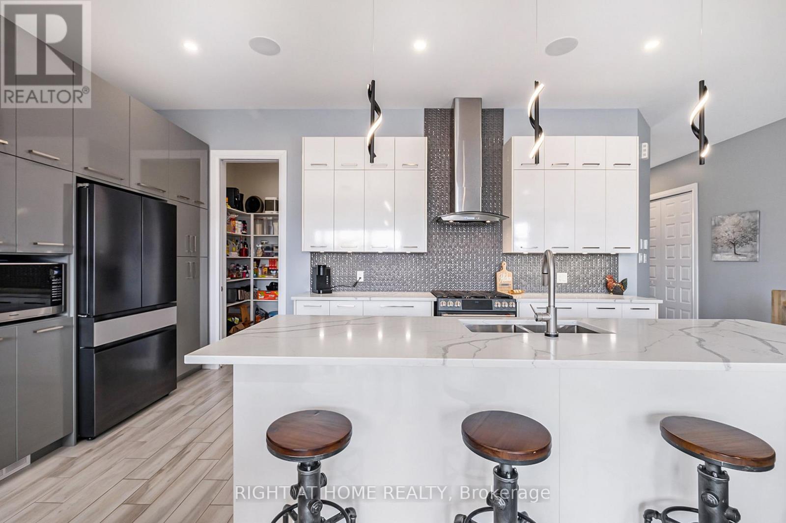 1073 DIAMOND STREET - 7