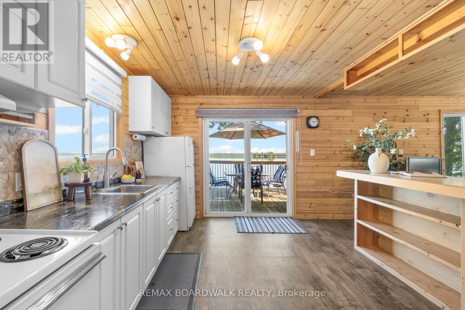 339 LEAVOY LANE - 7