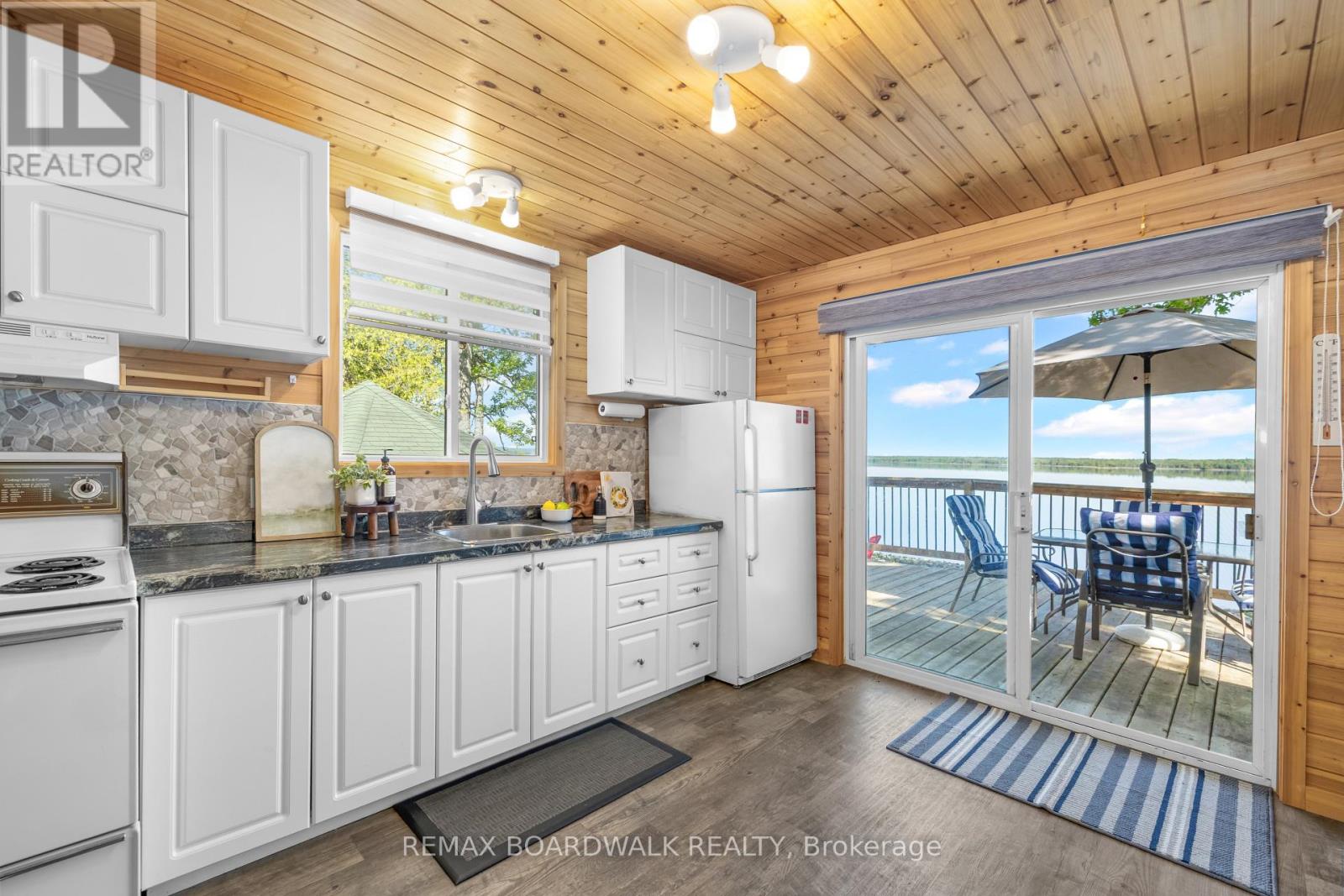 339 LEAVOY LANE - 8