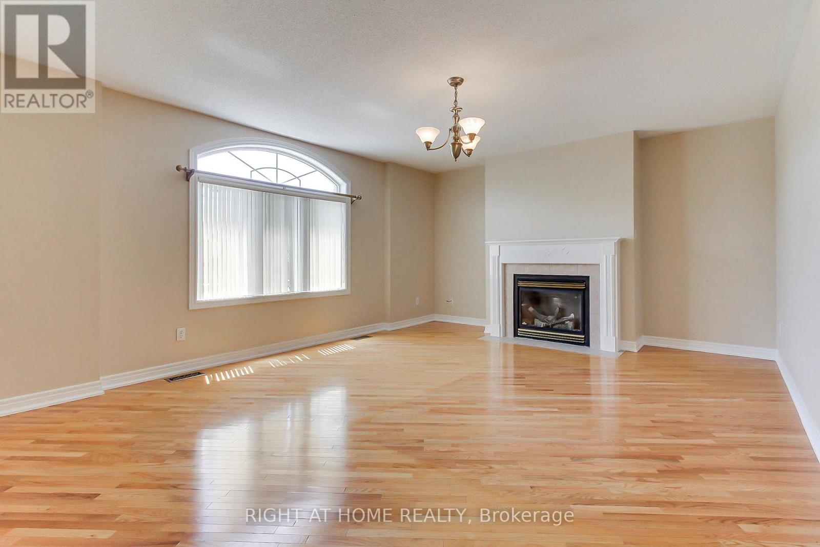 50 DOVEDALE DRIVE - 23