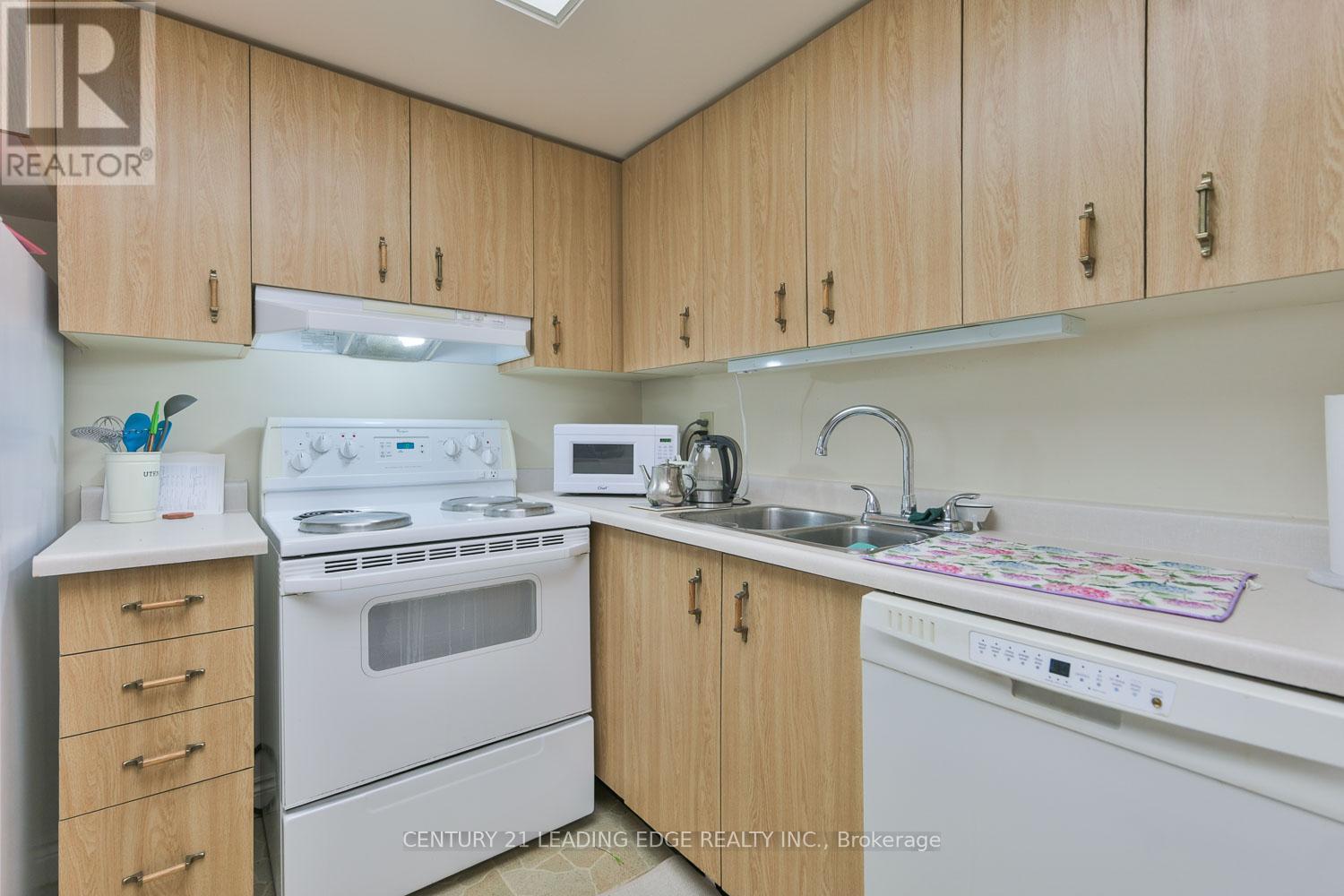 #232 100 ANNA RUSSELL WAY - 17