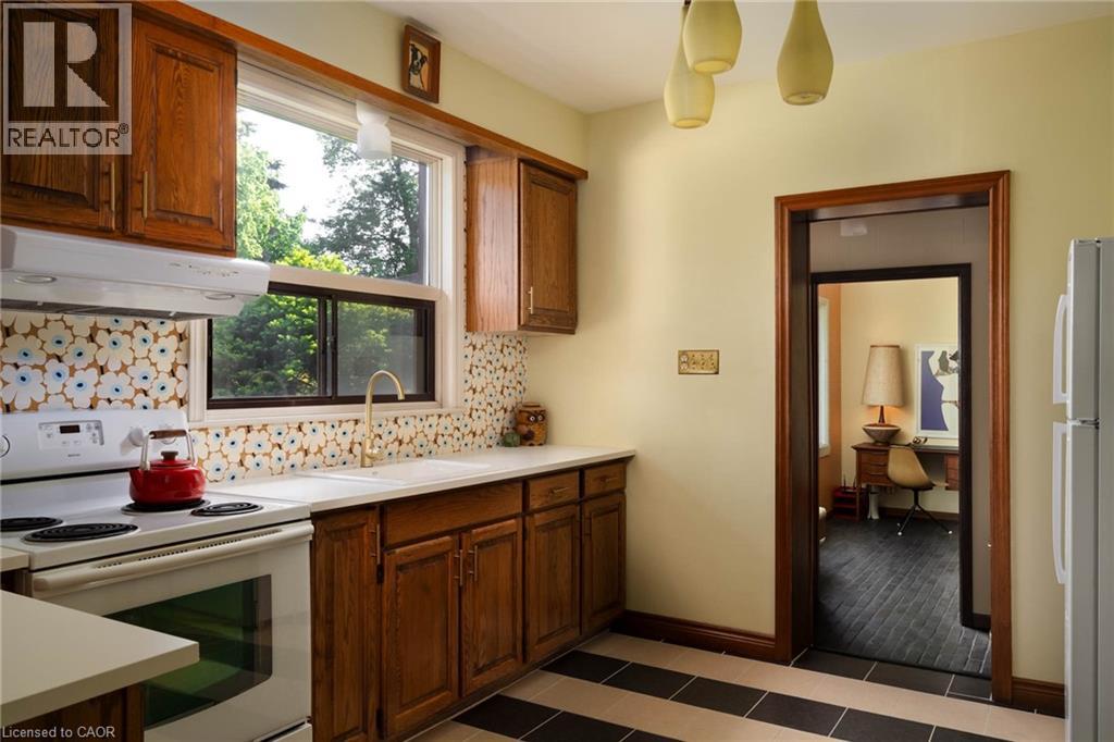 141 ROTHSAY Avenue - 18