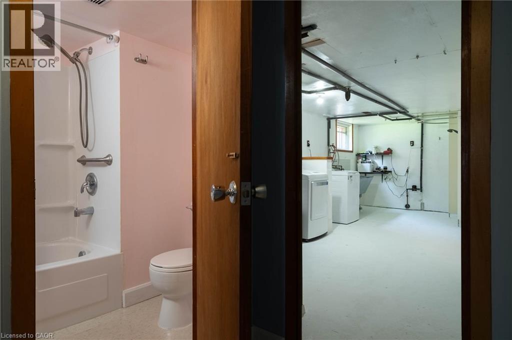 141 ROTHSAY Avenue - 36