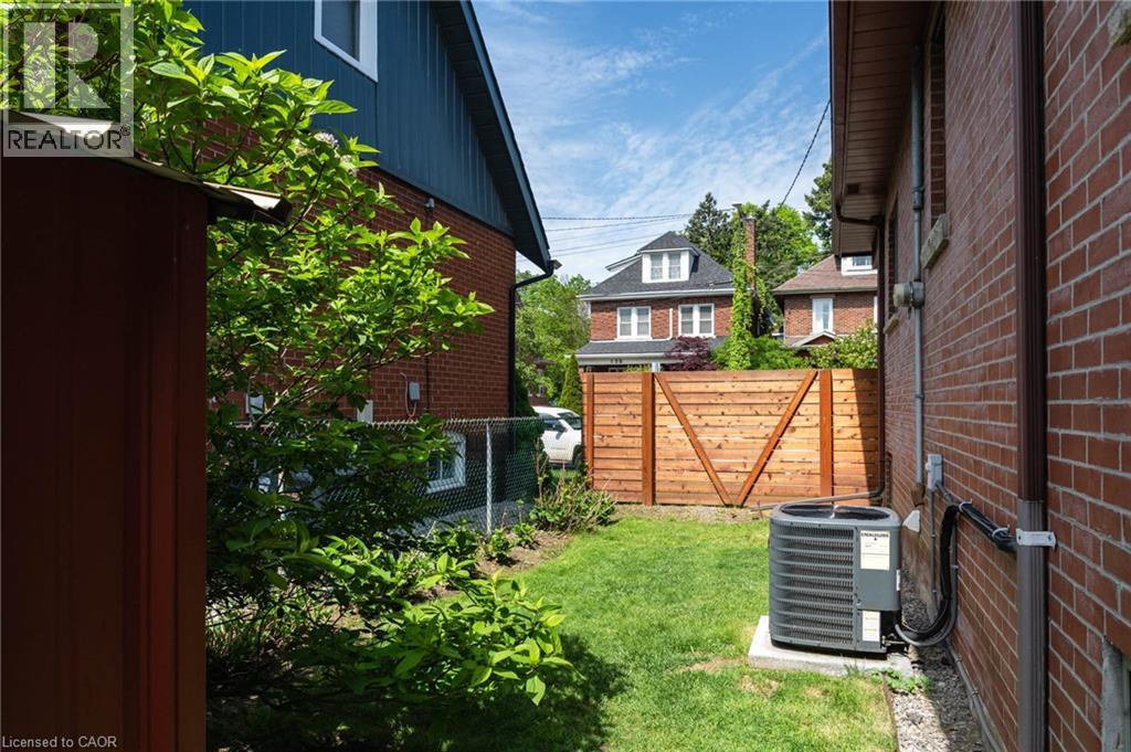141 ROTHSAY Avenue - 45
