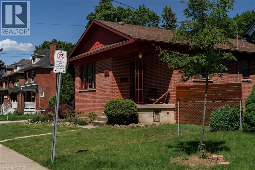141 ROTHSAY Avenue - 38