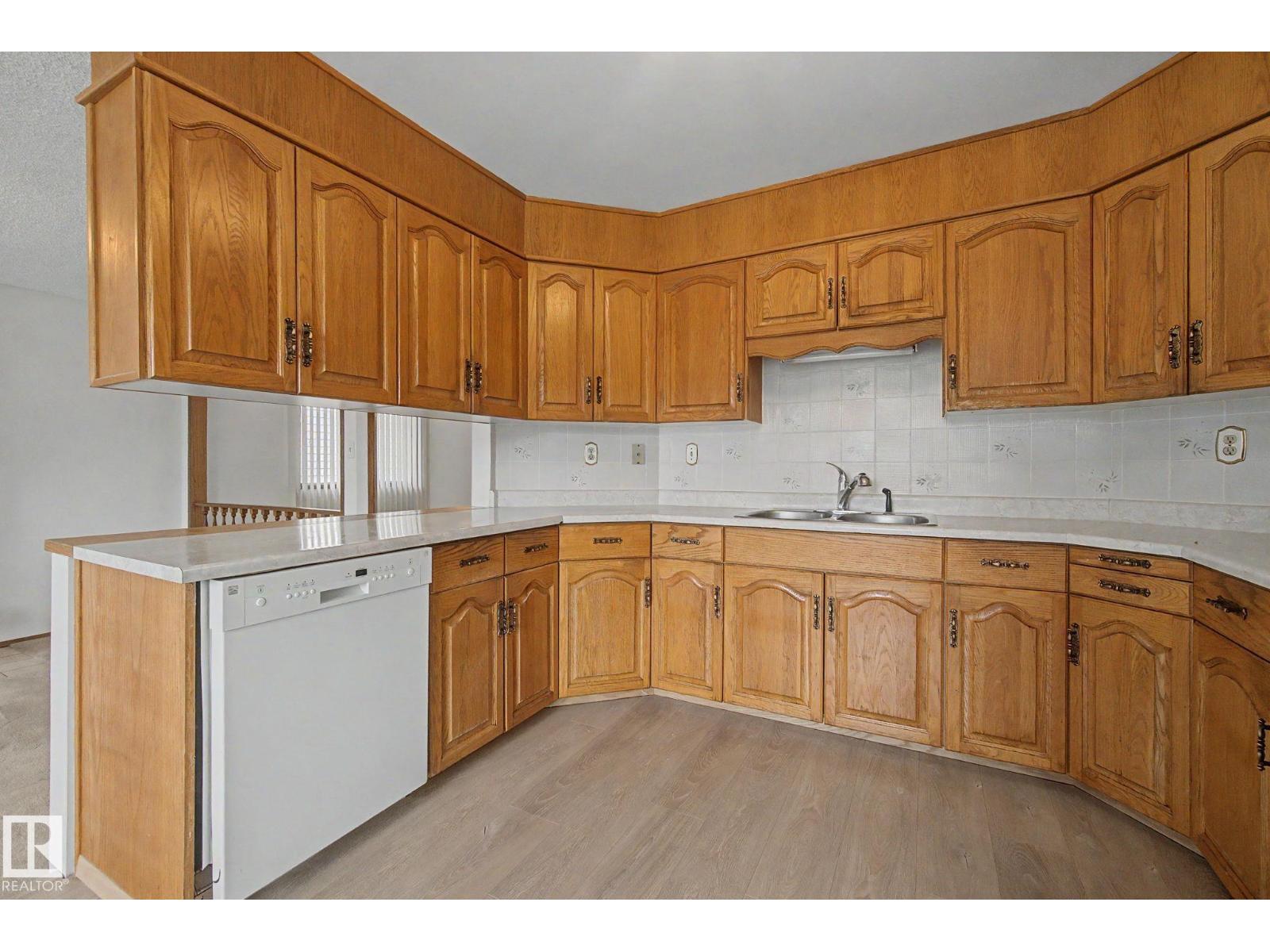 2907 49 ST NW - 19
