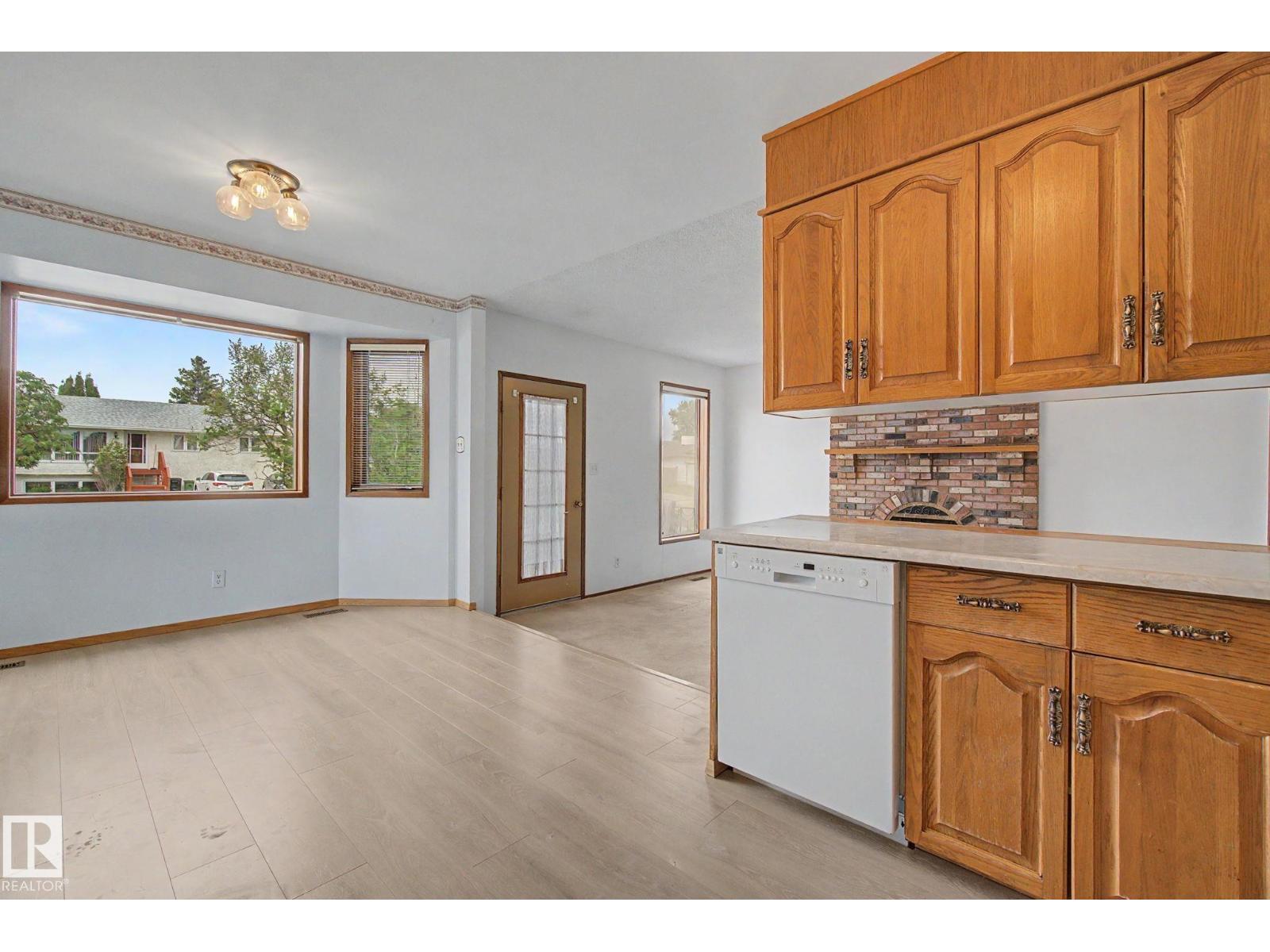 2907 49 ST NW - 22