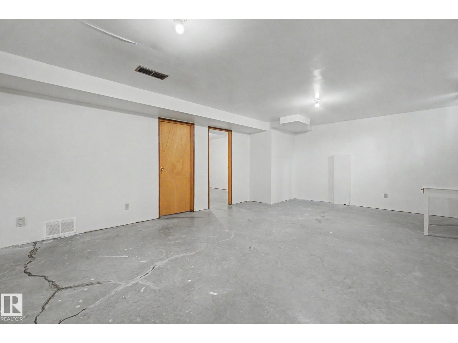 2907 49 ST NW - 44