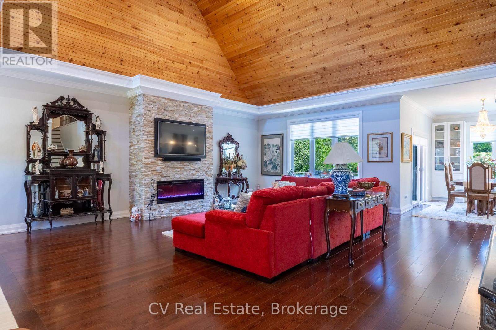 180 ST. EDMUNDS CRESCENT - 11