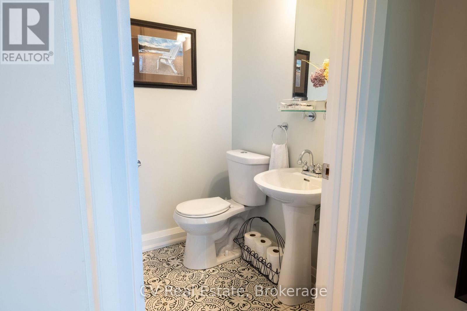180 ST. EDMUNDS CRESCENT - 12