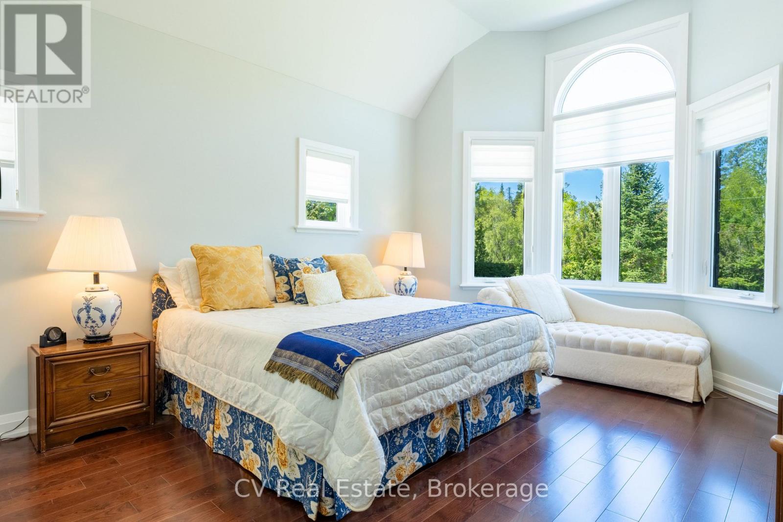 180 ST. EDMUNDS CRESCENT - 25