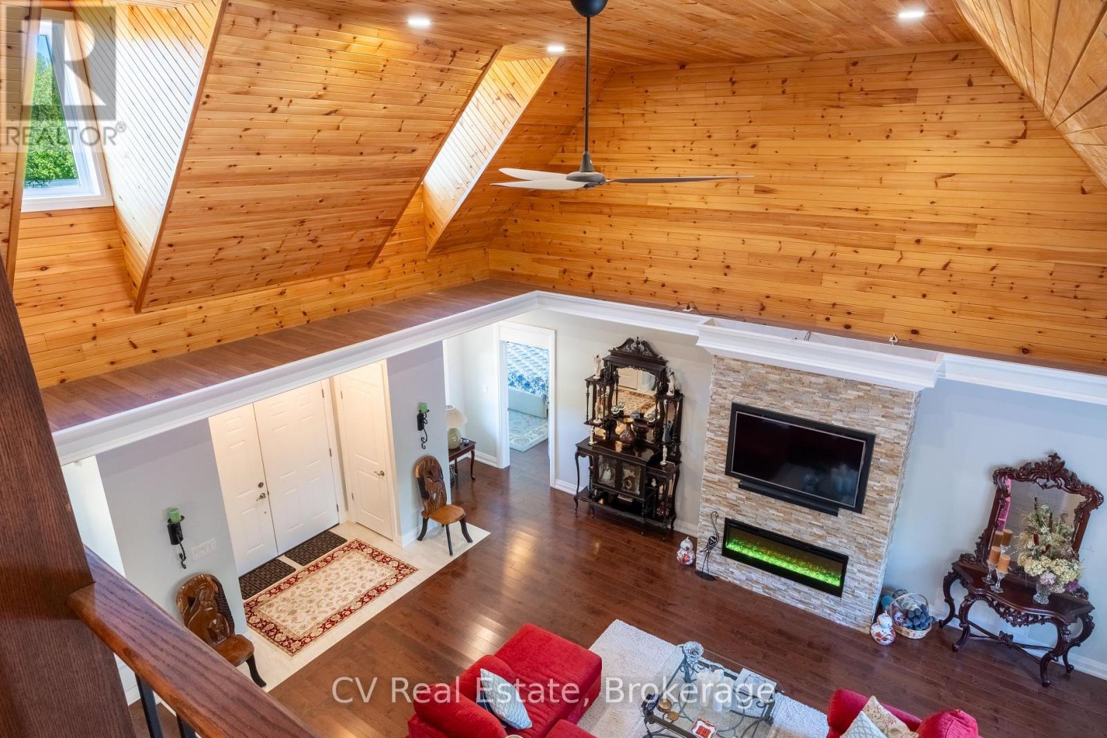 180 ST. EDMUNDS CRESCENT - 32