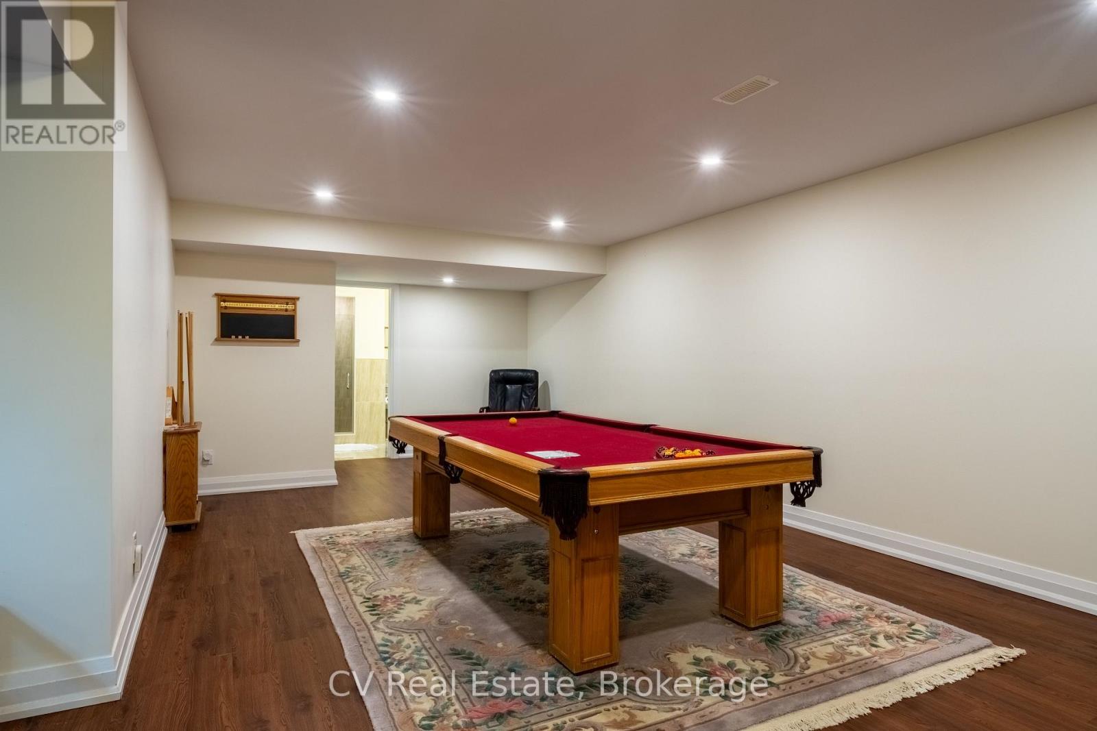 180 ST. EDMUNDS CRESCENT - 34