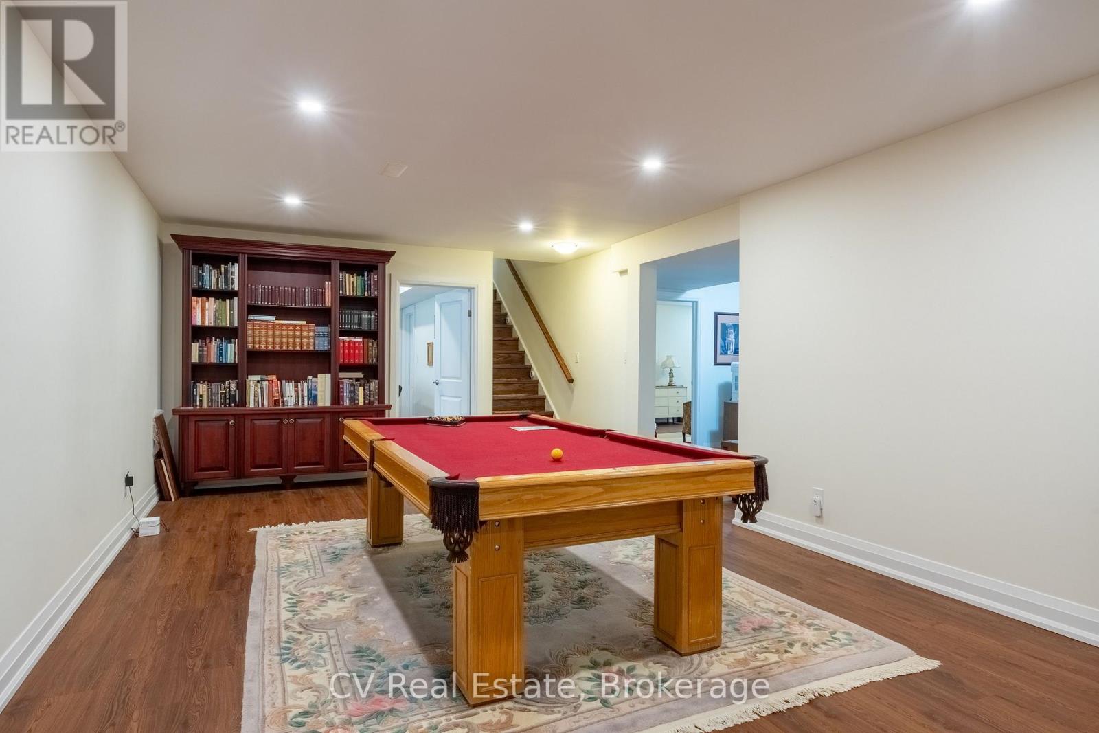 180 ST. EDMUNDS CRESCENT - 35