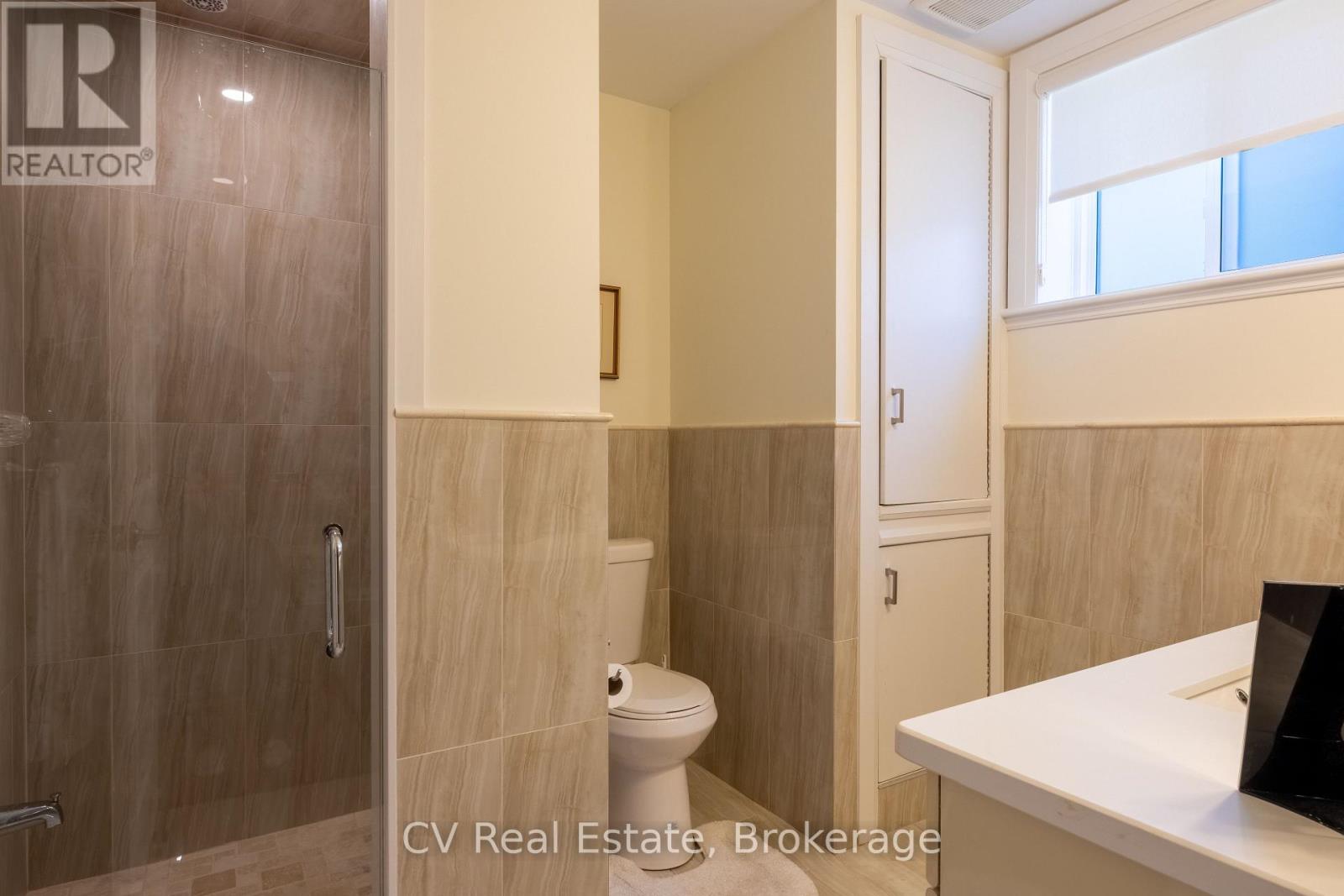 180 ST. EDMUNDS CRESCENT - 37