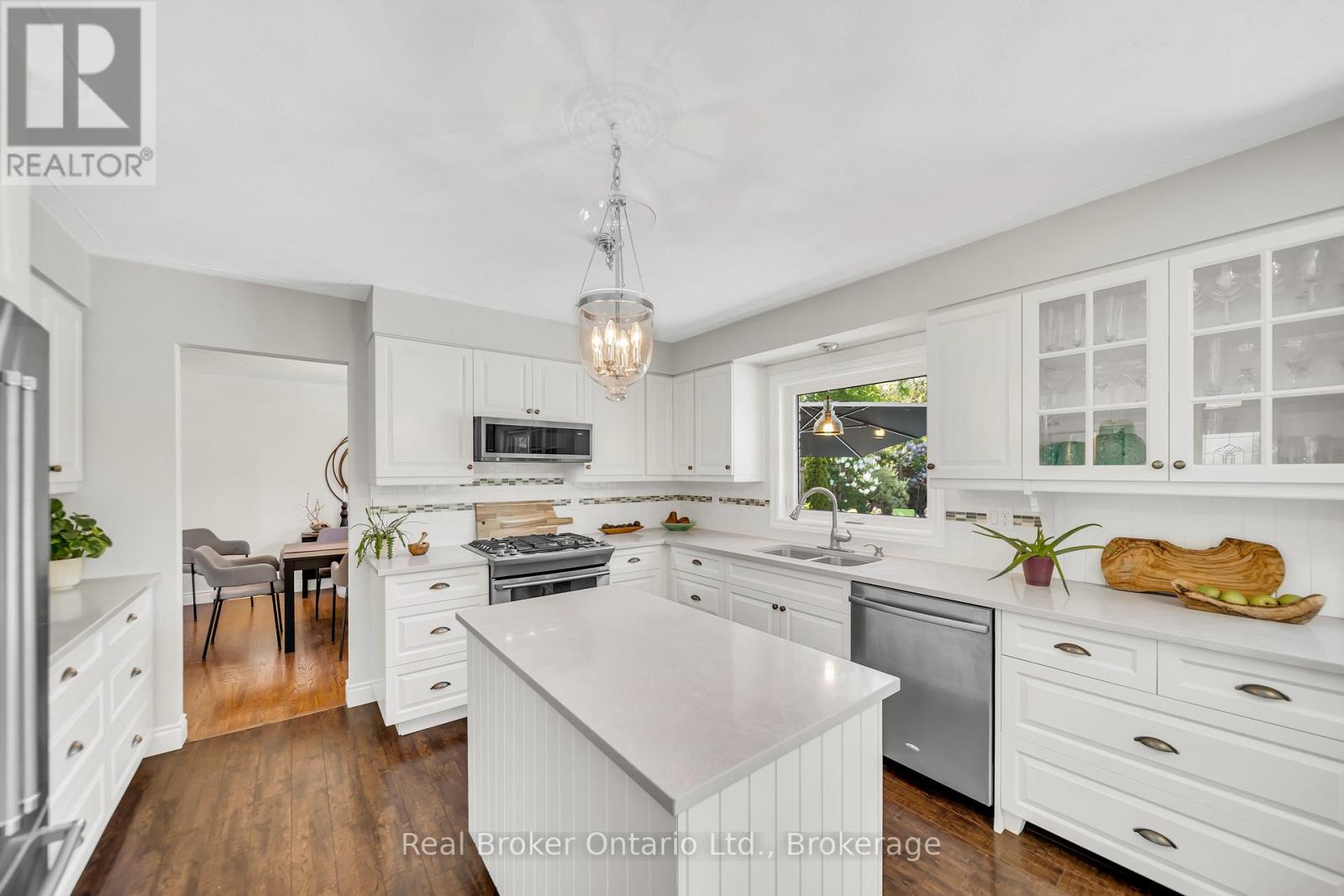 912 PARKWOOD DRIVE - 16