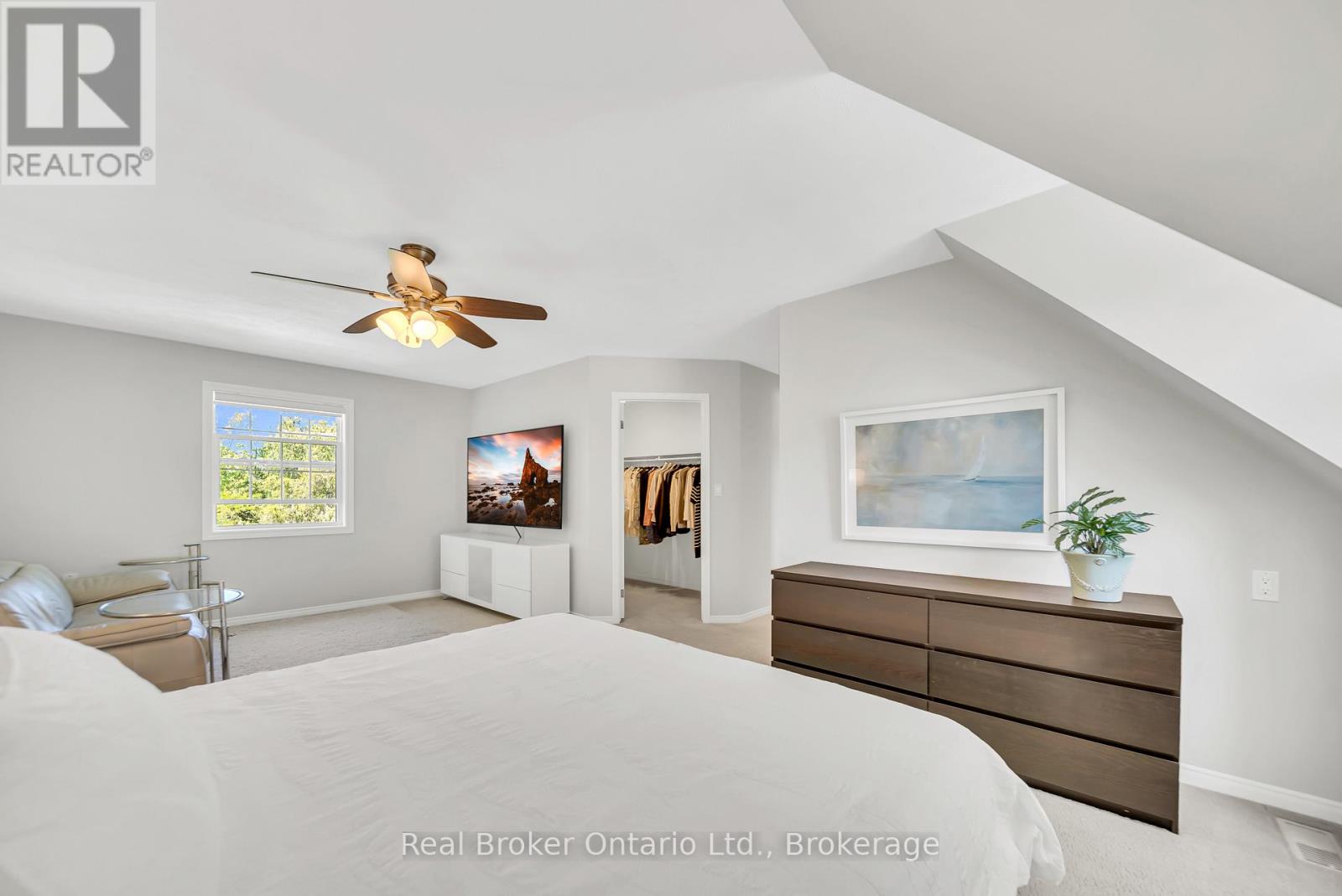 912 PARKWOOD DRIVE - 22