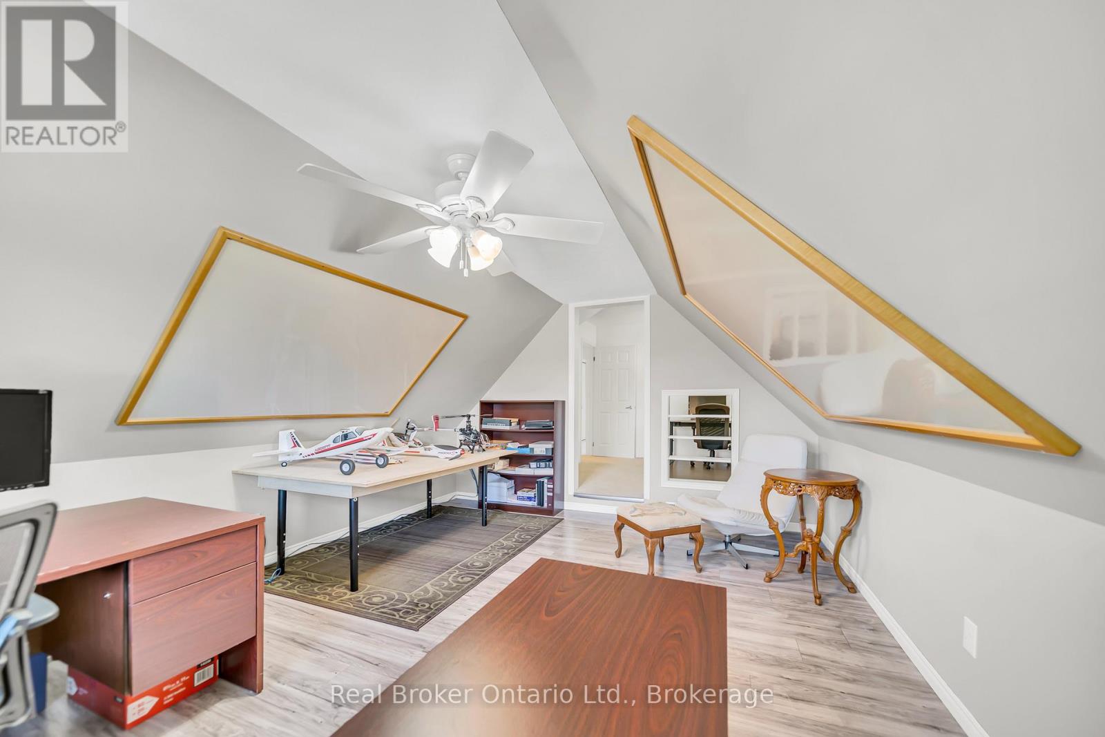 912 PARKWOOD DRIVE - 32