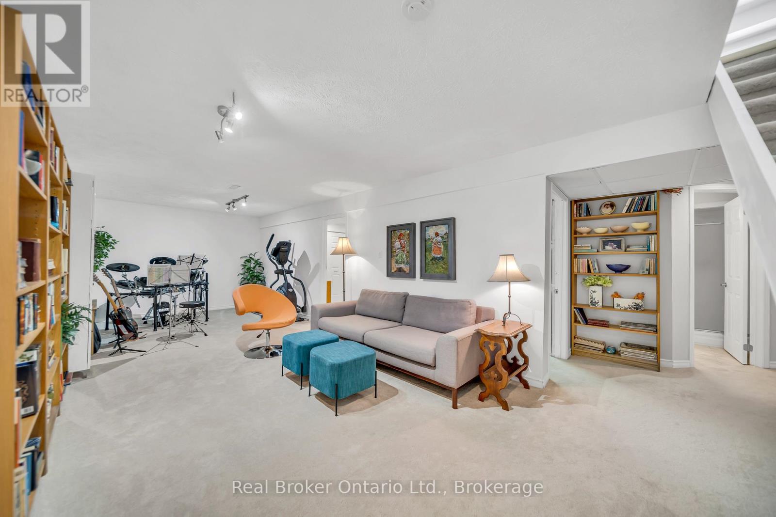 912 PARKWOOD DRIVE - 39