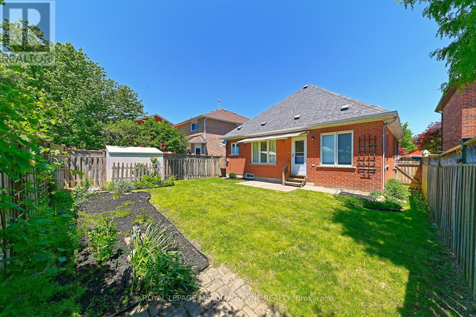 16 HARROP AVENUE - 41