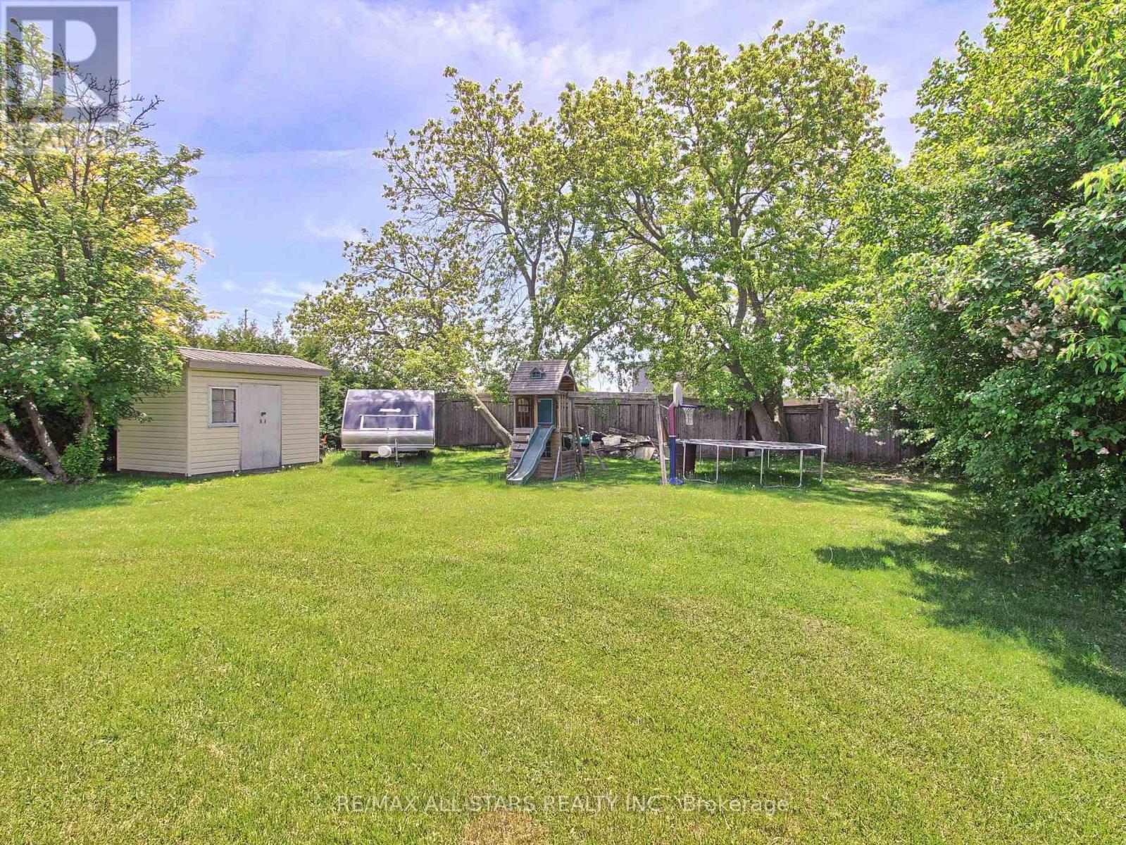 9 RIVERGLEN DRIVE - 18