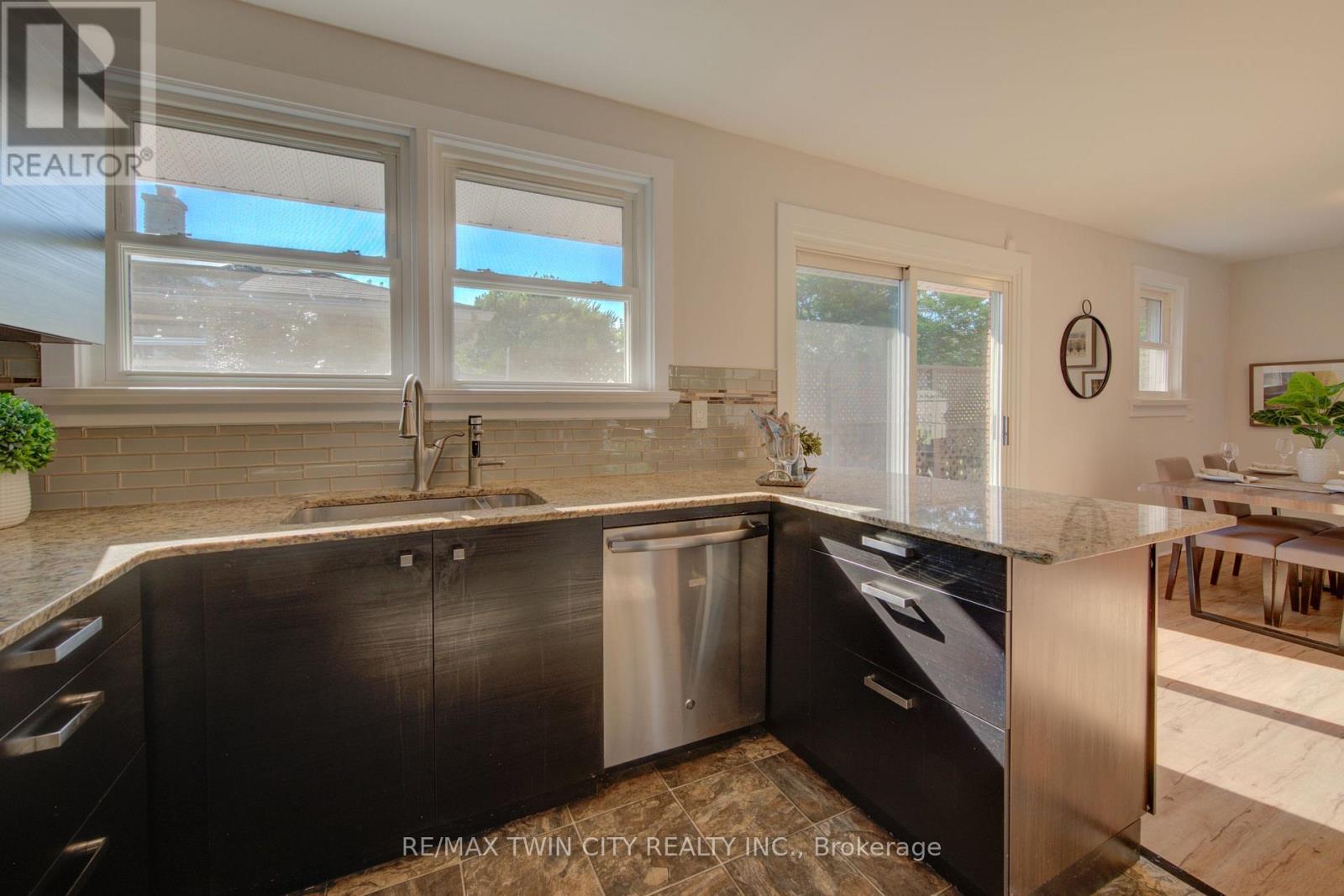 68 KINGSLEA DRIVE E