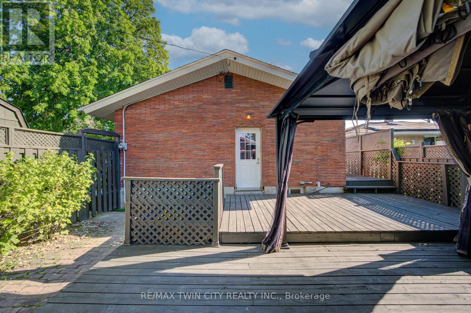 68 KINGSLEA DRIVE - 36