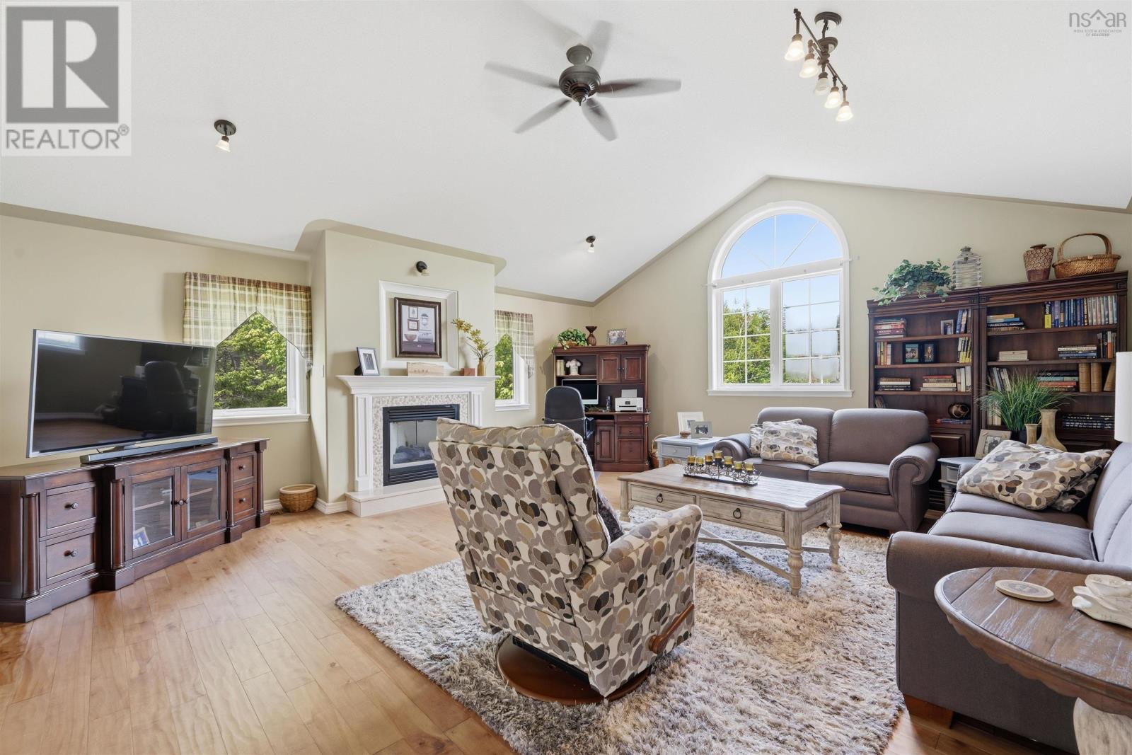 Property 25 of 49 of 273 Kingswood Drive