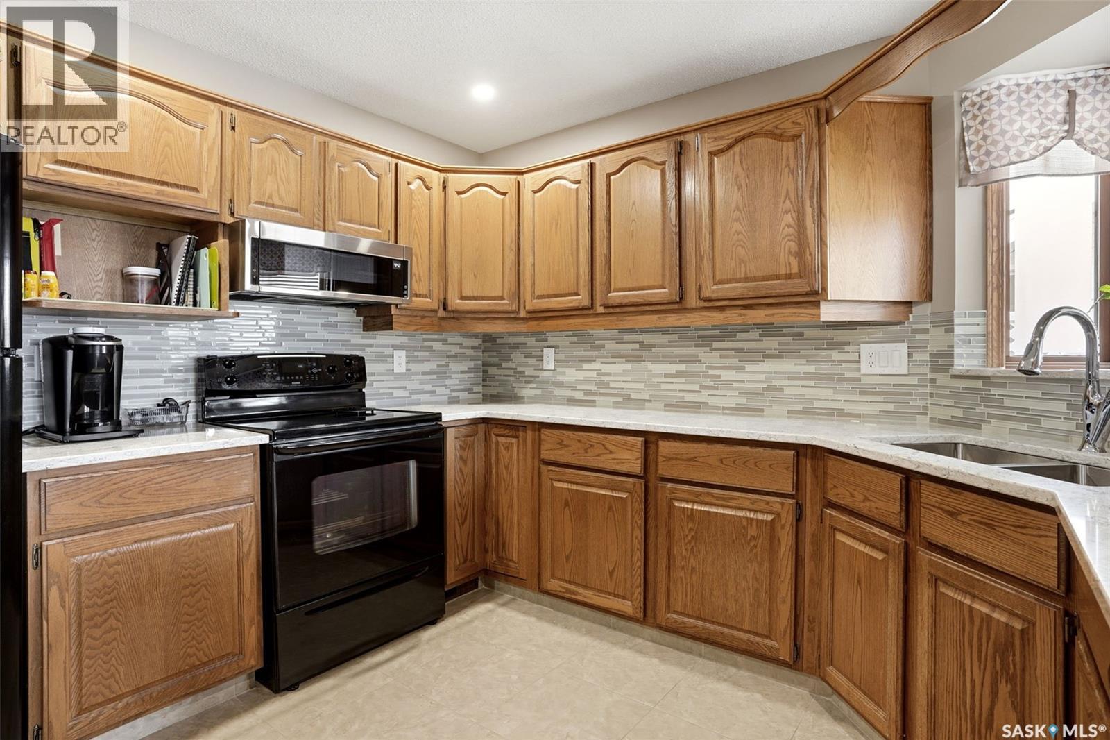 #22 Kensington CRESCENT - 13