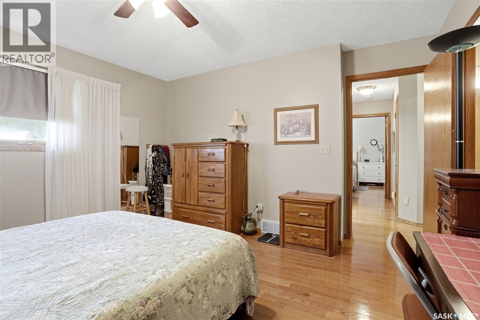 #22 Kensington CRESCENT - 18