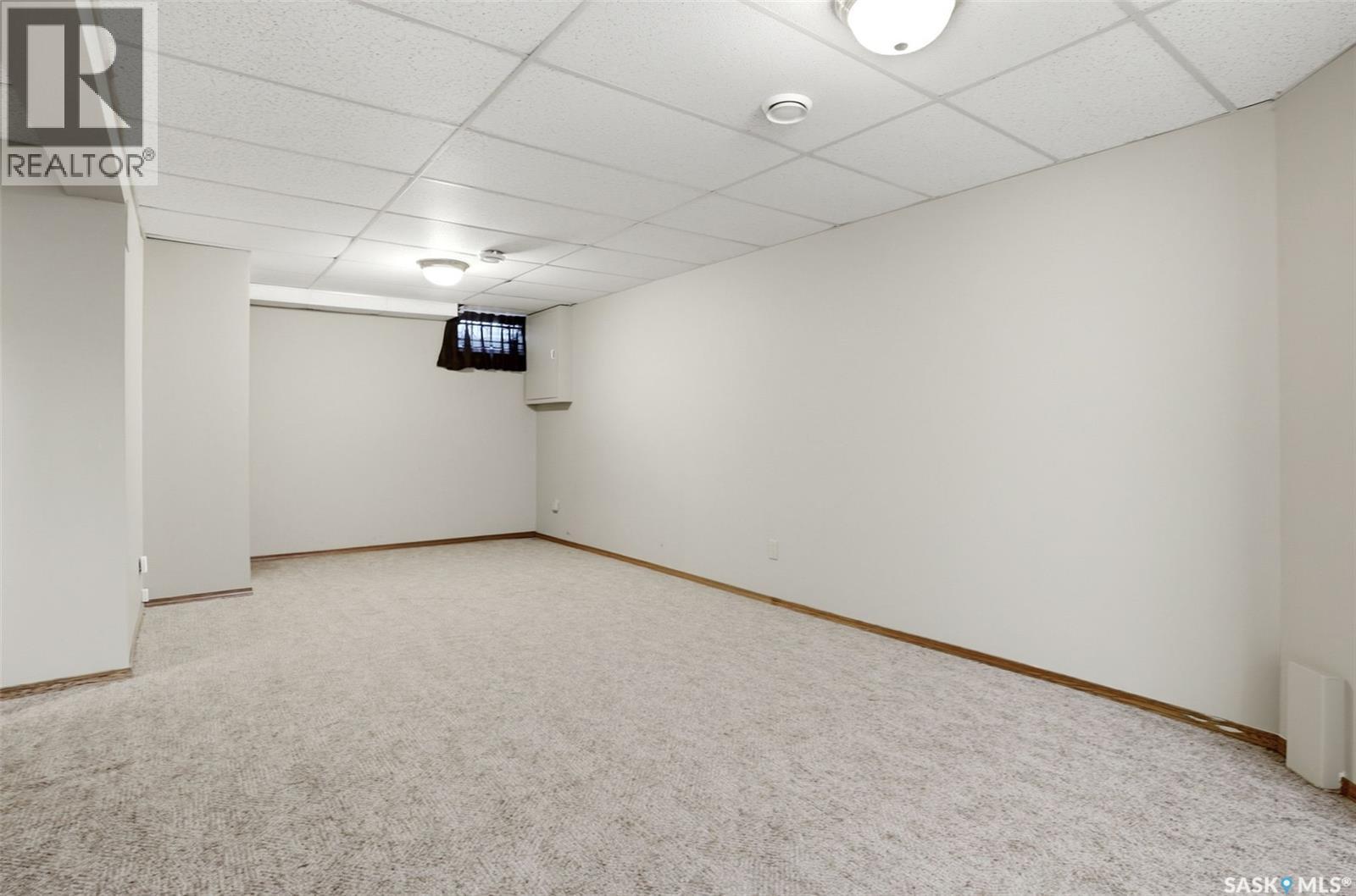 #22 Kensington CRESCENT - 30