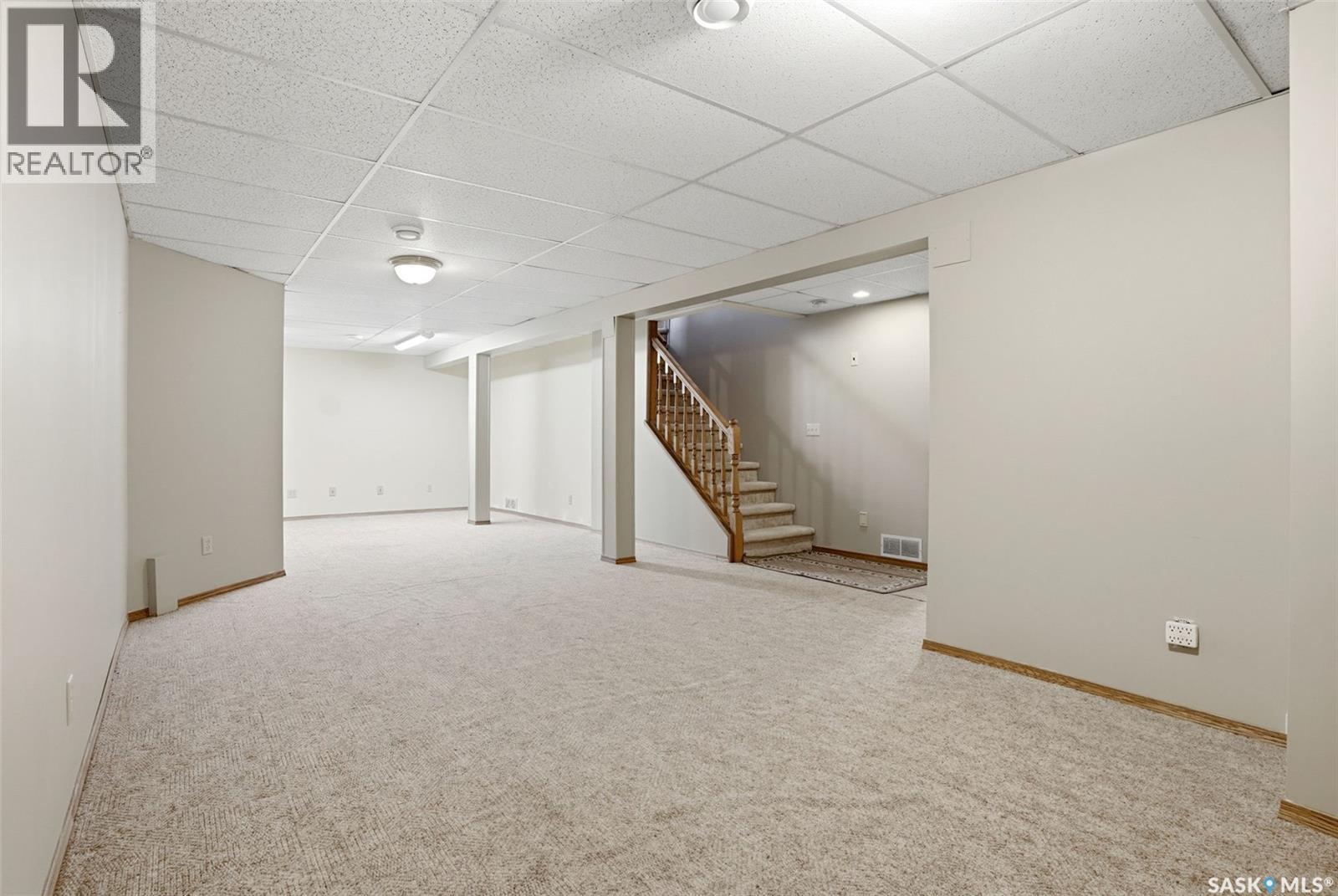 #22 Kensington CRESCENT - 31
