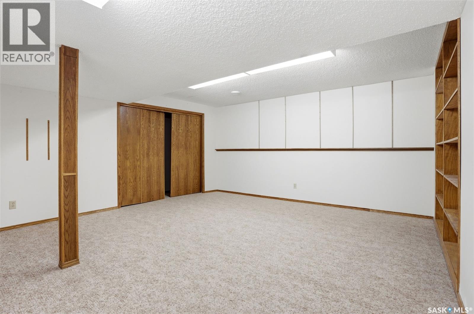#22 Kensington CRESCENT - 33